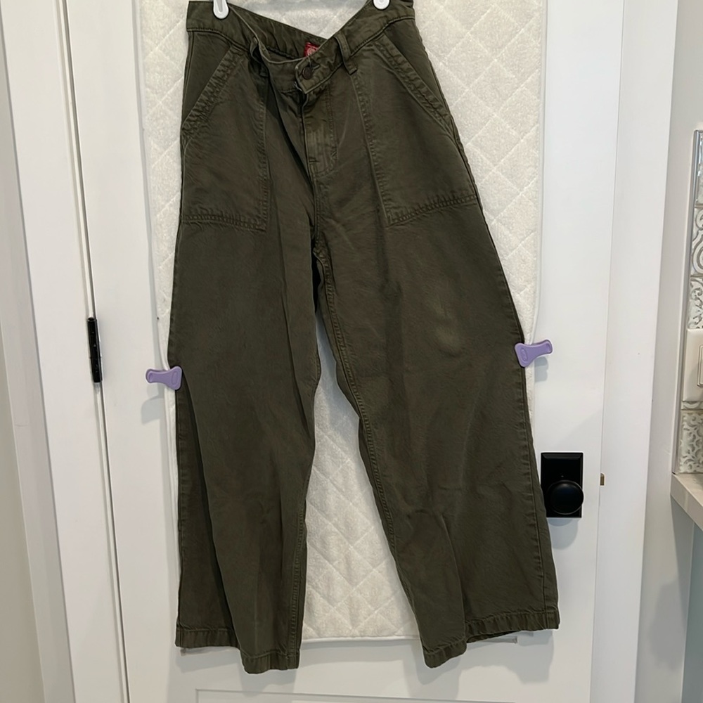 Luck Brand Luck Legend, low rise utility pant . 100% liocell.